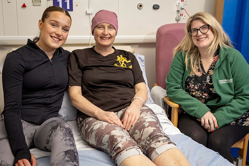 Ruth with daughter Natasha and Kelly