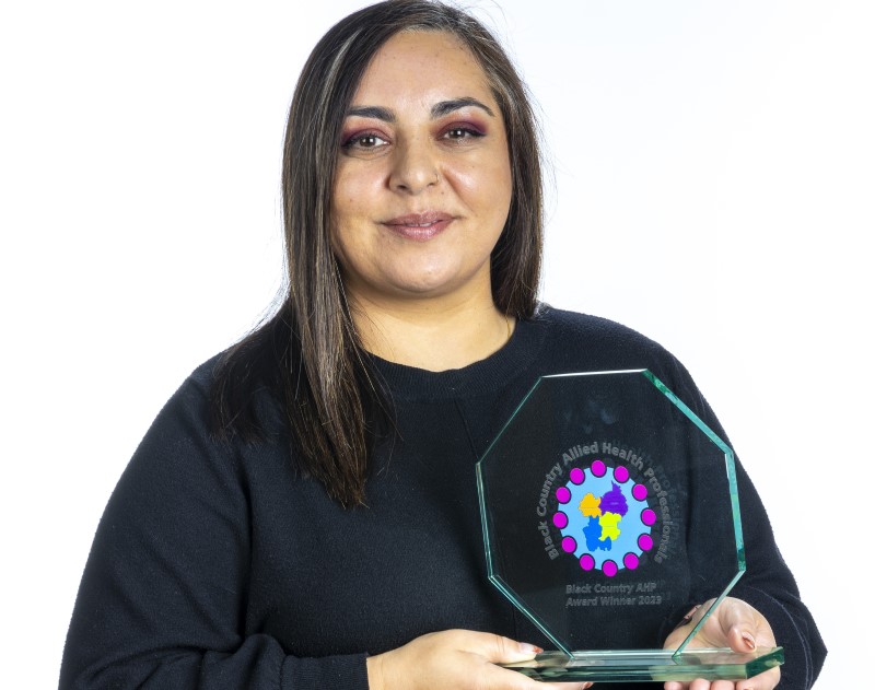Latest News: Sharon Dhadda with her award